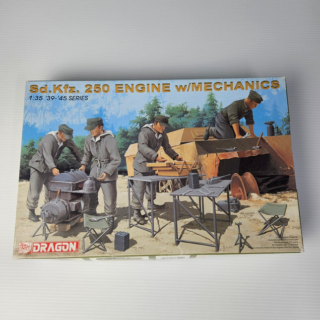 Dragon 1:35 Sd.Kfz. 250 Engine with Mechanics kit 6112 front box