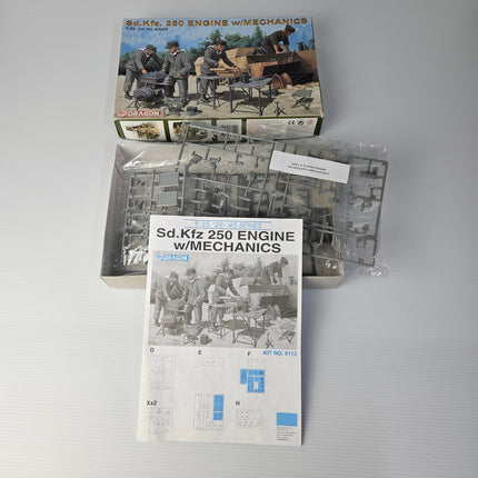 Dragon Sd.Kfz. 250 Engine with Mechanics model kit contents and instructions