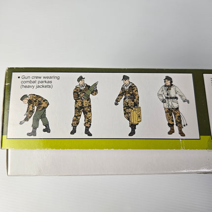 Dragon German self-propelled gun crew figures wearing combat parkas